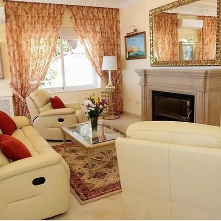 Elegante Y Amplio Apartamento En Pleno Centro De *